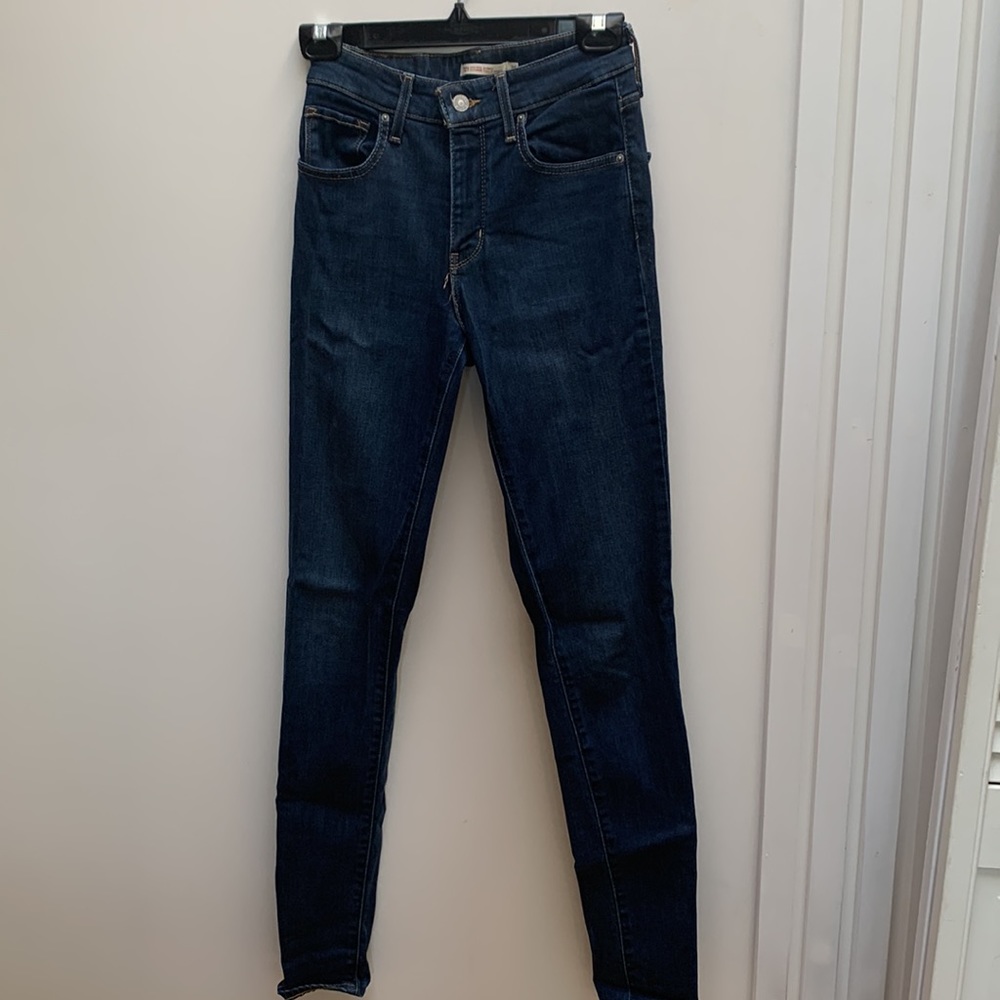 Levi’s high rise skinny dark blue jeans